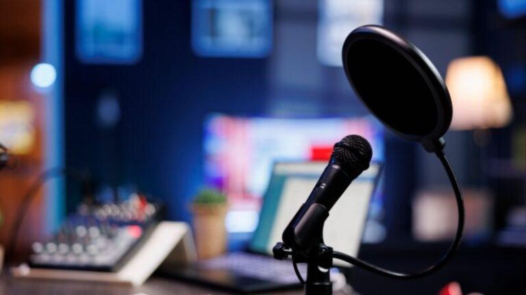 eLearning Podcasts That Are A Must Listen For LD Pros 800x449