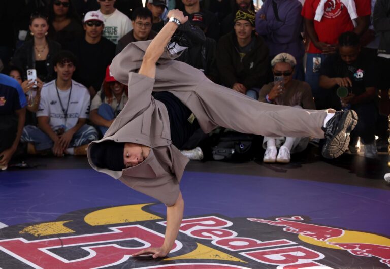 1476312 me break dancing competition gem 013