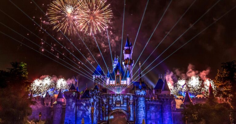 629a291edfa7b 06 2019 dl.00353Disneyland Forever Fireworks.C2