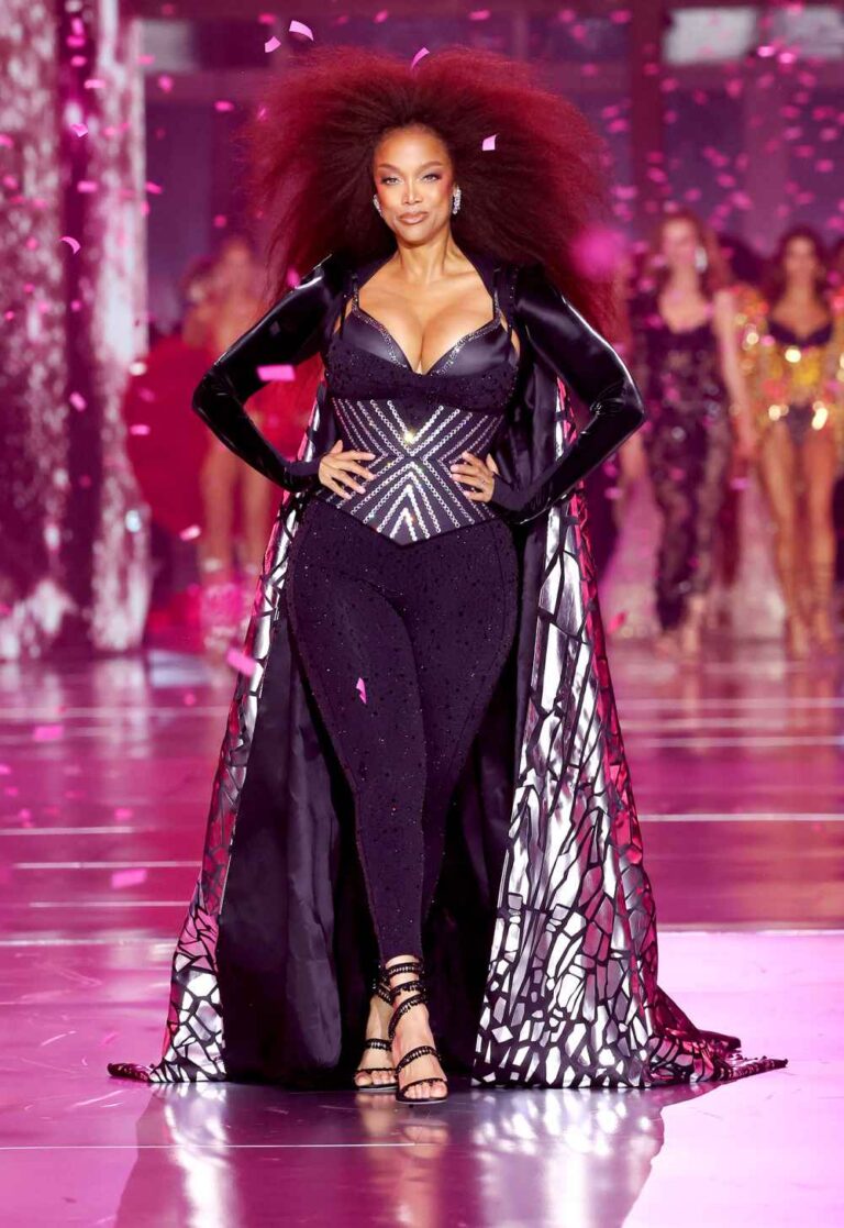 Tyra Banks Was 40 50 Pounds Heavier at VS Show Than During Retirement