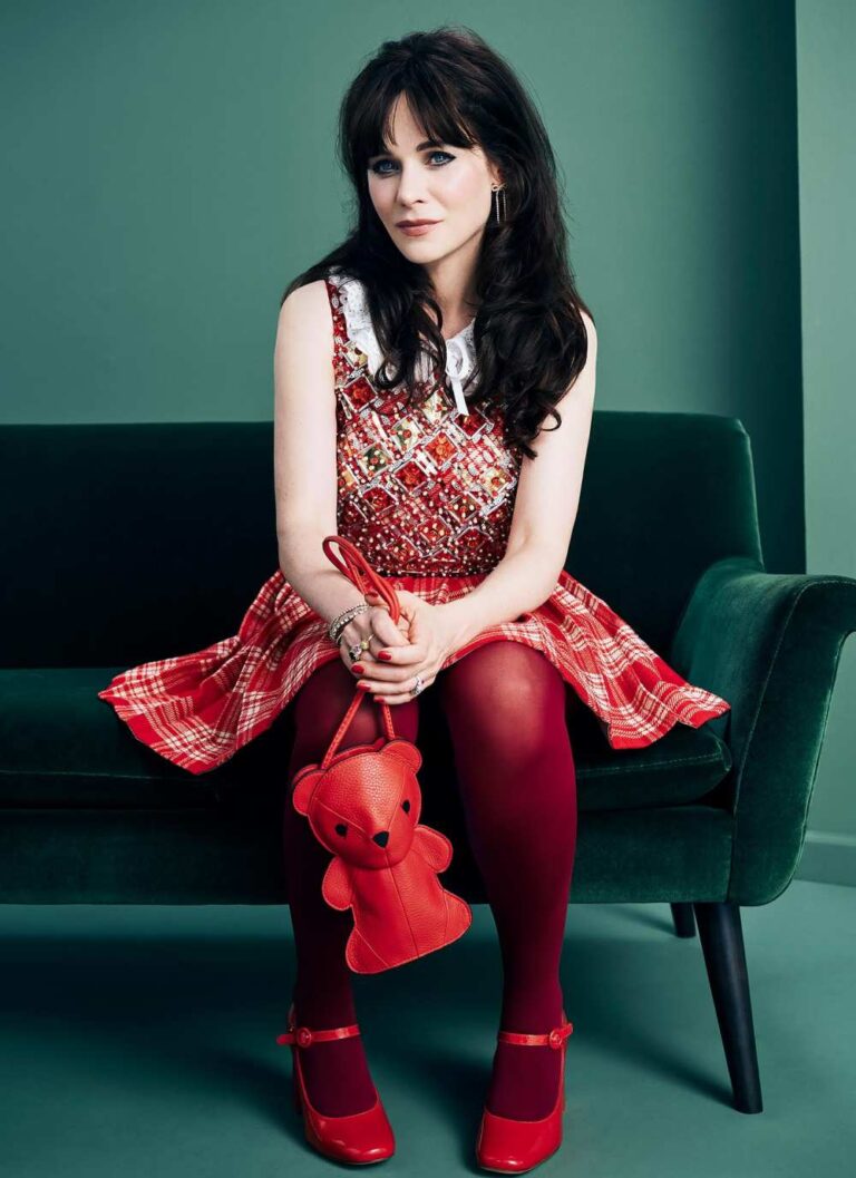 Zooey Deschanel Says It Feels Narcissistic to Watch Herself in Elf Even During Christmas 1