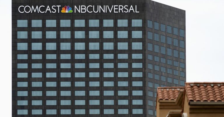 la ca nbcuniversal comcast building 155