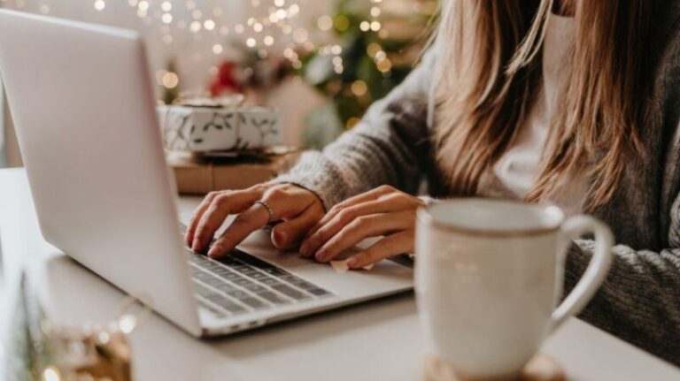 5 Fresh Writing Topics To Consider This Holiday Season 800x449