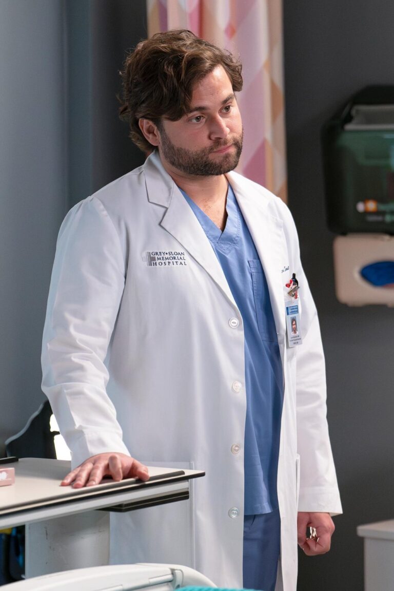 Jake Borelli Had So Much Trepidation About His Greys Anatomy Character Coming Out Almost Said No 2