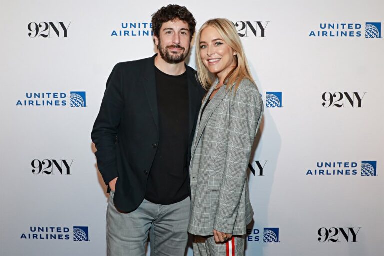 Jason Biggs and Wife Jenny Mollen Put Their Spousal Knowledge to the Test After 16 Years of Marriage 4