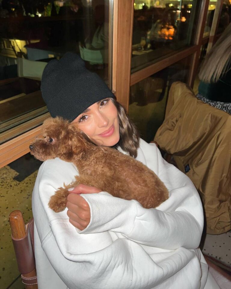 Olivia Culpo Has Been So Sick For a Week Thanks Her Dog 2