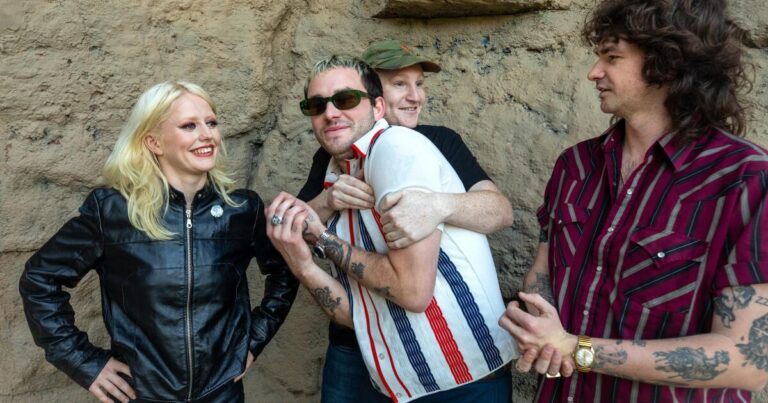 amyl and the sniffers zoo1