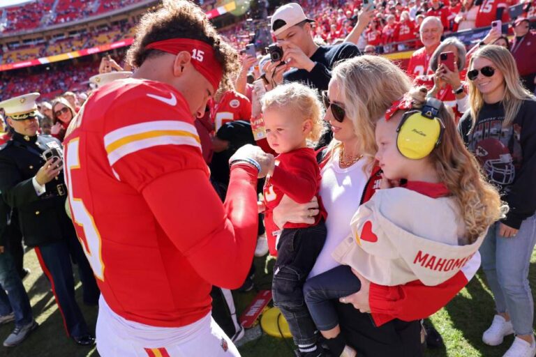 feature Pregnant Brittany Mahomes Shows Off Her Bouncy Blonde Curls at Chiefs Vs Broncos Game