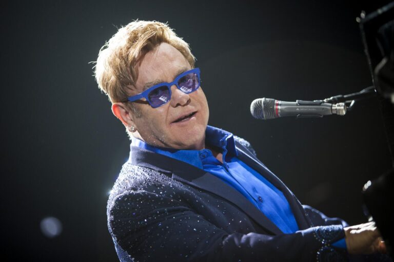 2013687 et 1004 elton john JLC 26