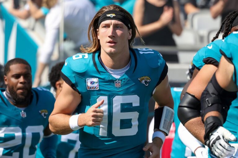 Jaguars QB Trevor Lawrence Injured in Brutal Helmet Hit That Sparked Massive On Field Fight 02 2024