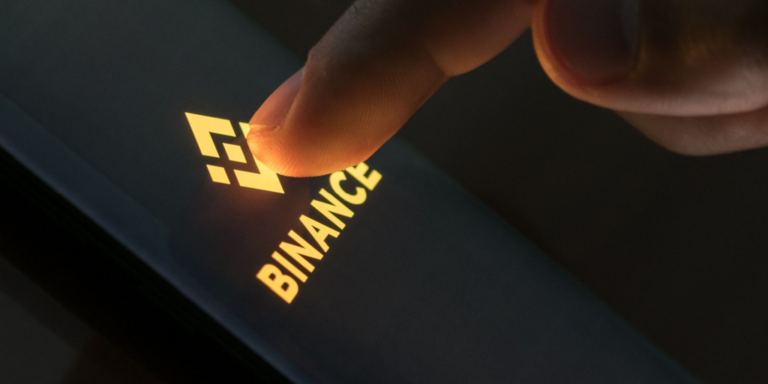 binance logo smartphone gID 7.jpg@png