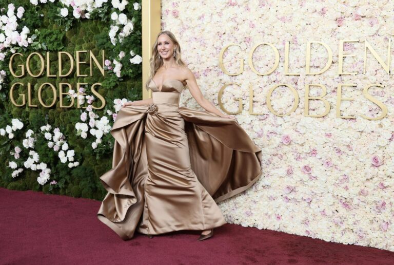 1488913 et golden globes red carpet 03204